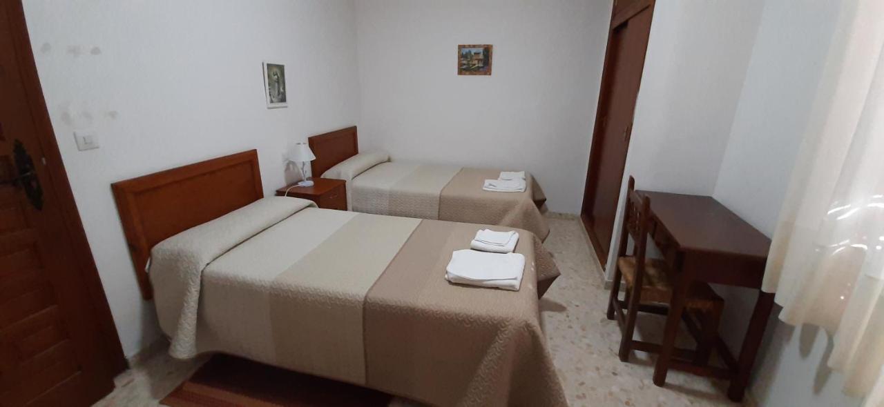 Hotel Convento Madre De Dios De Carmona Extérieur photo